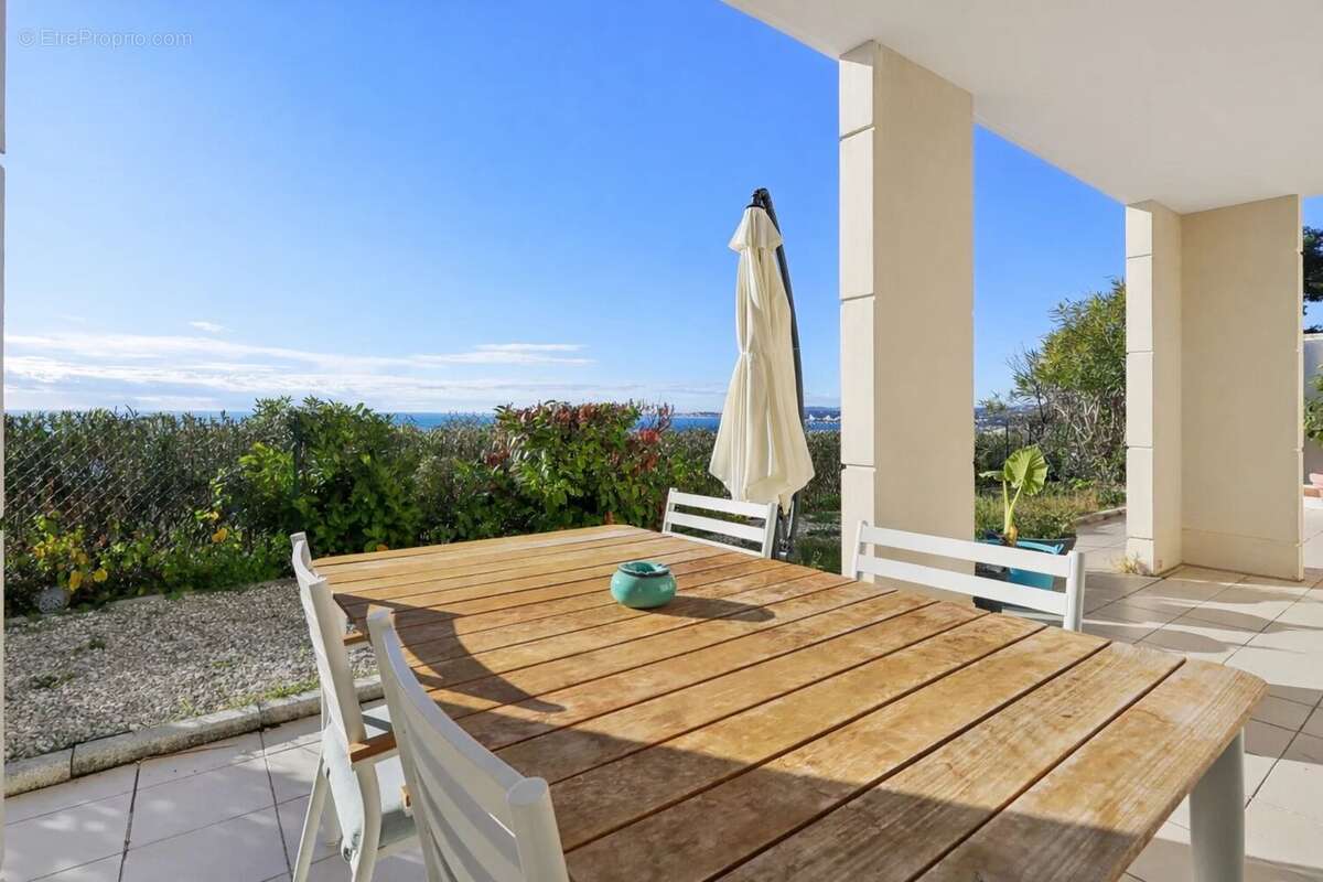 Appartement à SAINT-LAURENT-DU-VAR