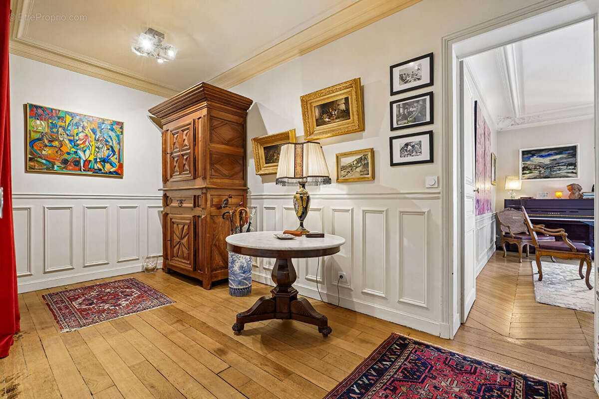 Appartement à PARIS-17E