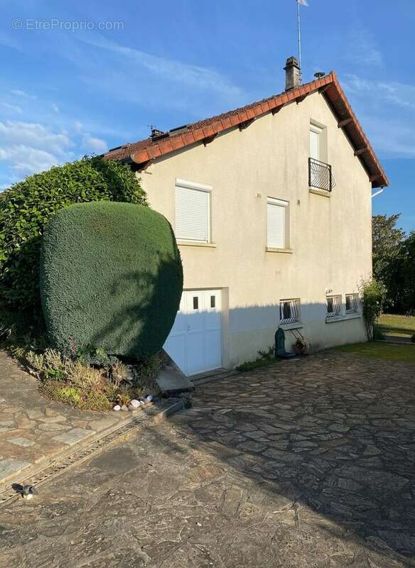 Maison à CHATEAUNEUF-LA-FORET
