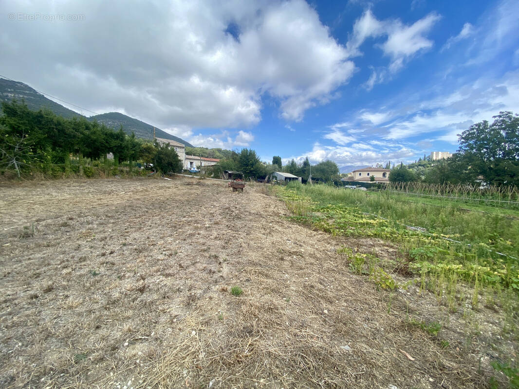 Terrain à SAINT-JEANNET