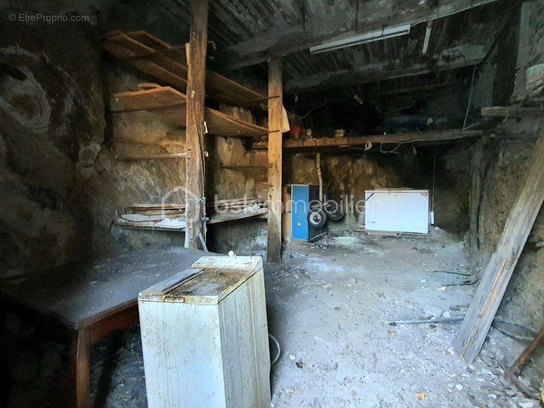 Maison à LATOUR-DE-FRANCE