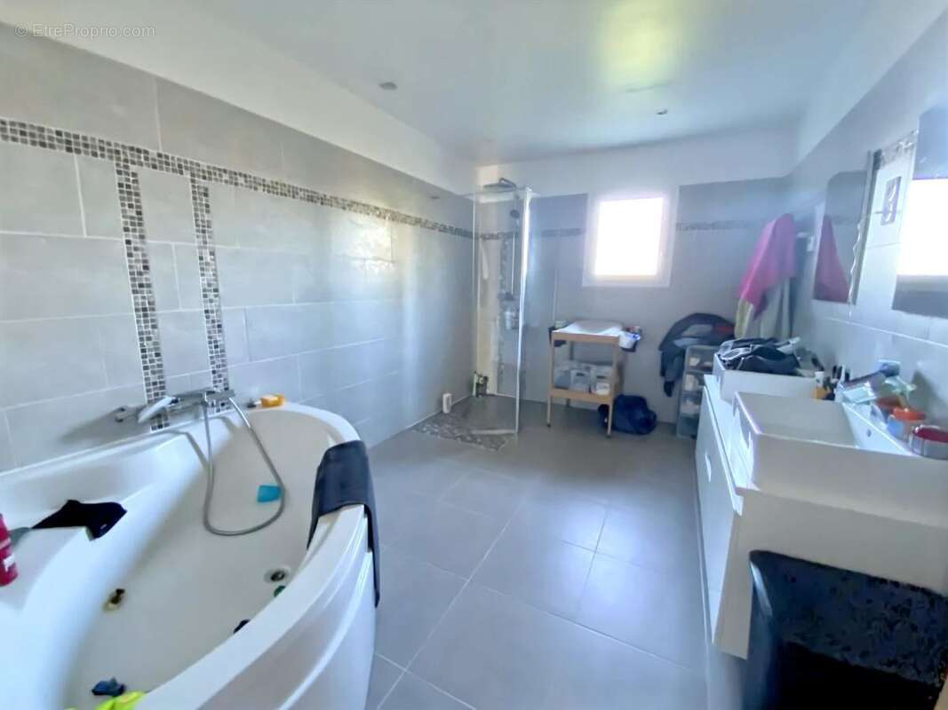 Maison 140 m² à La Haye-Malherbe  - photo 7
