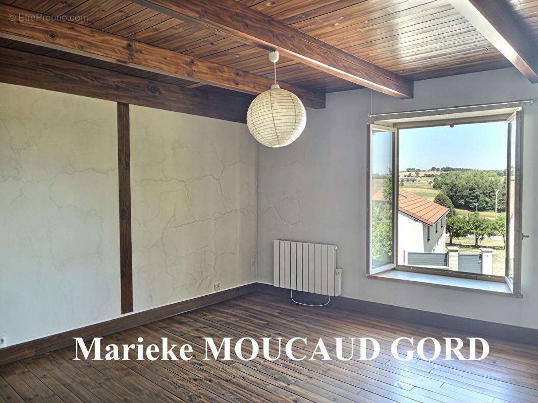 TIRANGES 43530 Belle maison de village 102m² 3 chambres, cour et garage 96 000 - photo 6