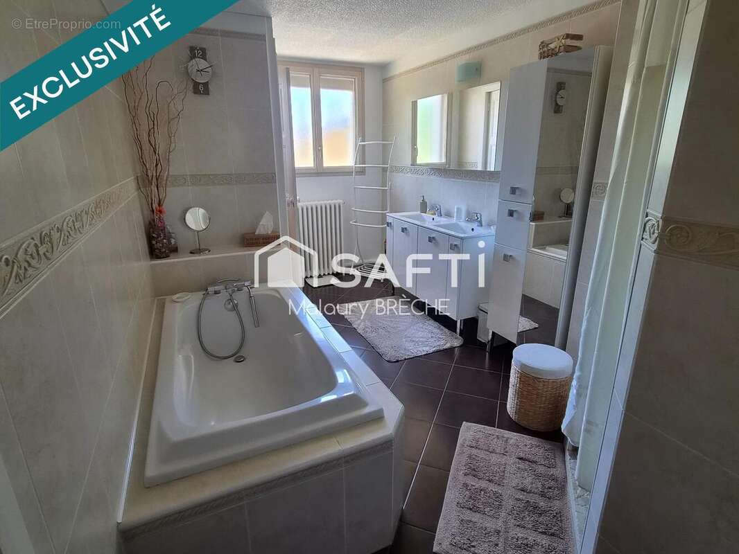 Maison 280 m² à Foucaucourt-Sur-Thabas  - photo 6