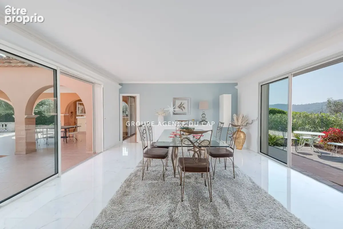A vendre villa vue mer panoramique de 220m2 aux issambres  avec garage et piscine - photo 12