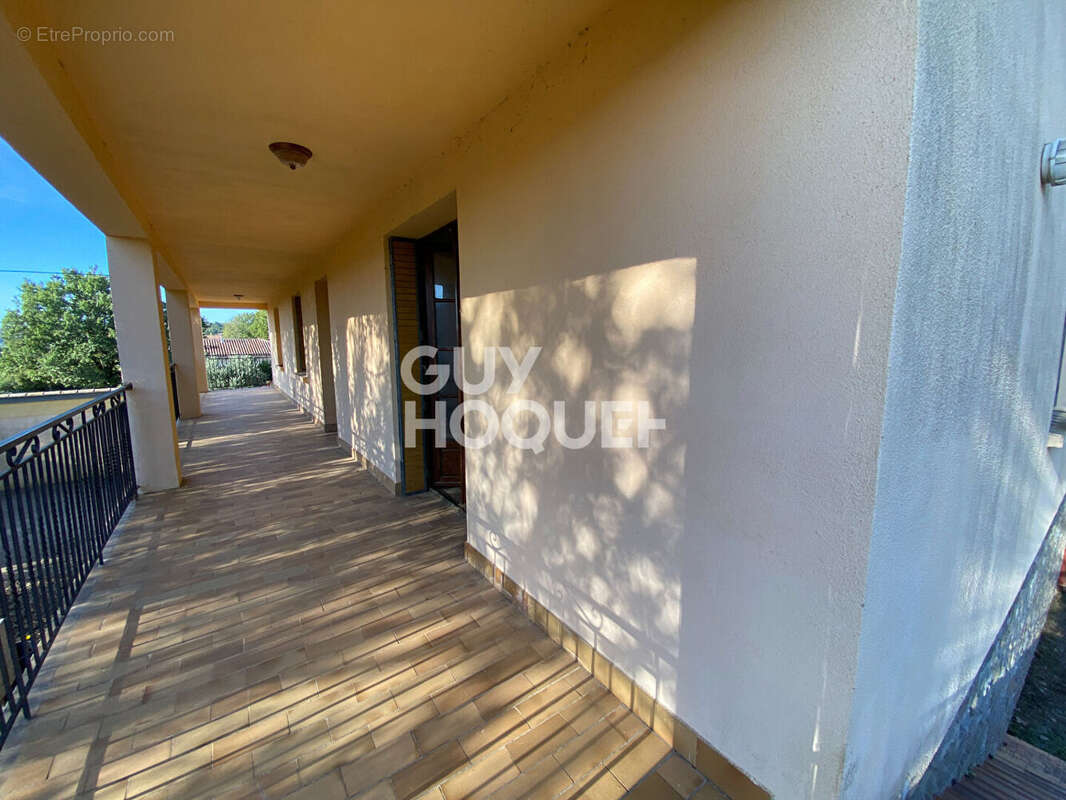 Maison à SAINT-ETIENNE-DE-FONTBELLON