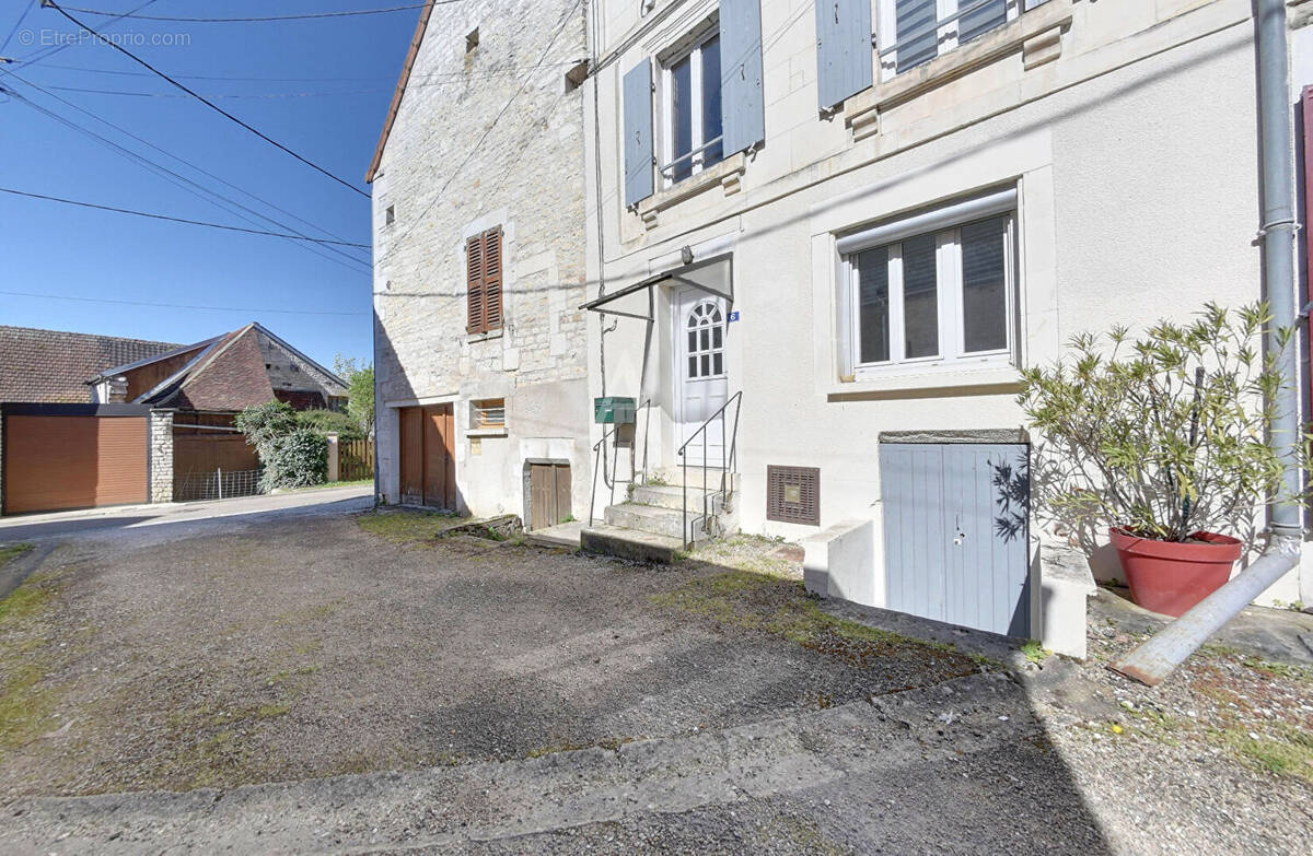 Maison à COURSON-LES-CARRIERES
