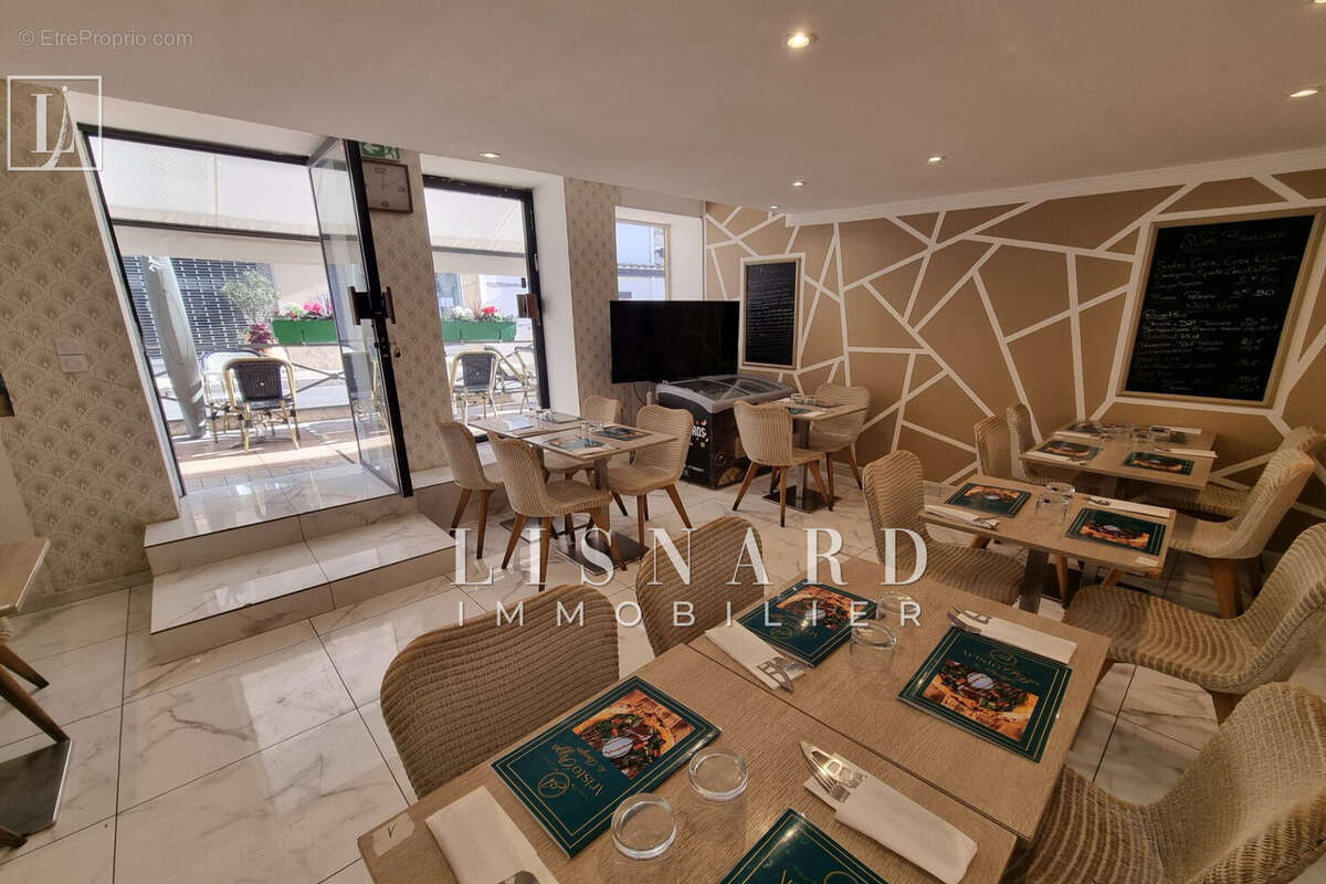 Commerce à VALLAURIS