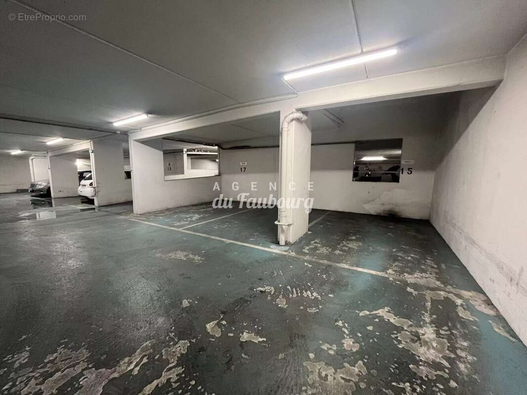 Parking à PARIS-10E
