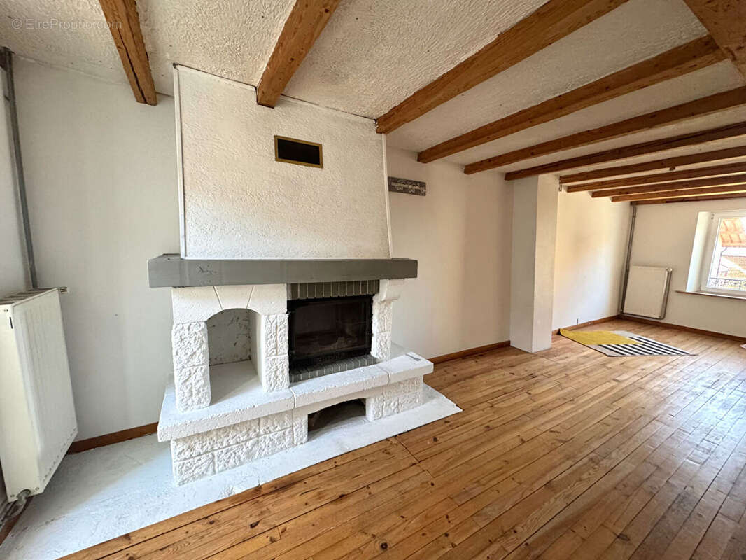 Maison à SAINT-CERGUES