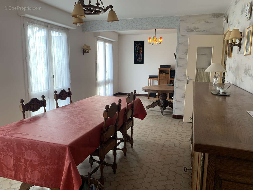 Maison à NAZELLES-NEGRON