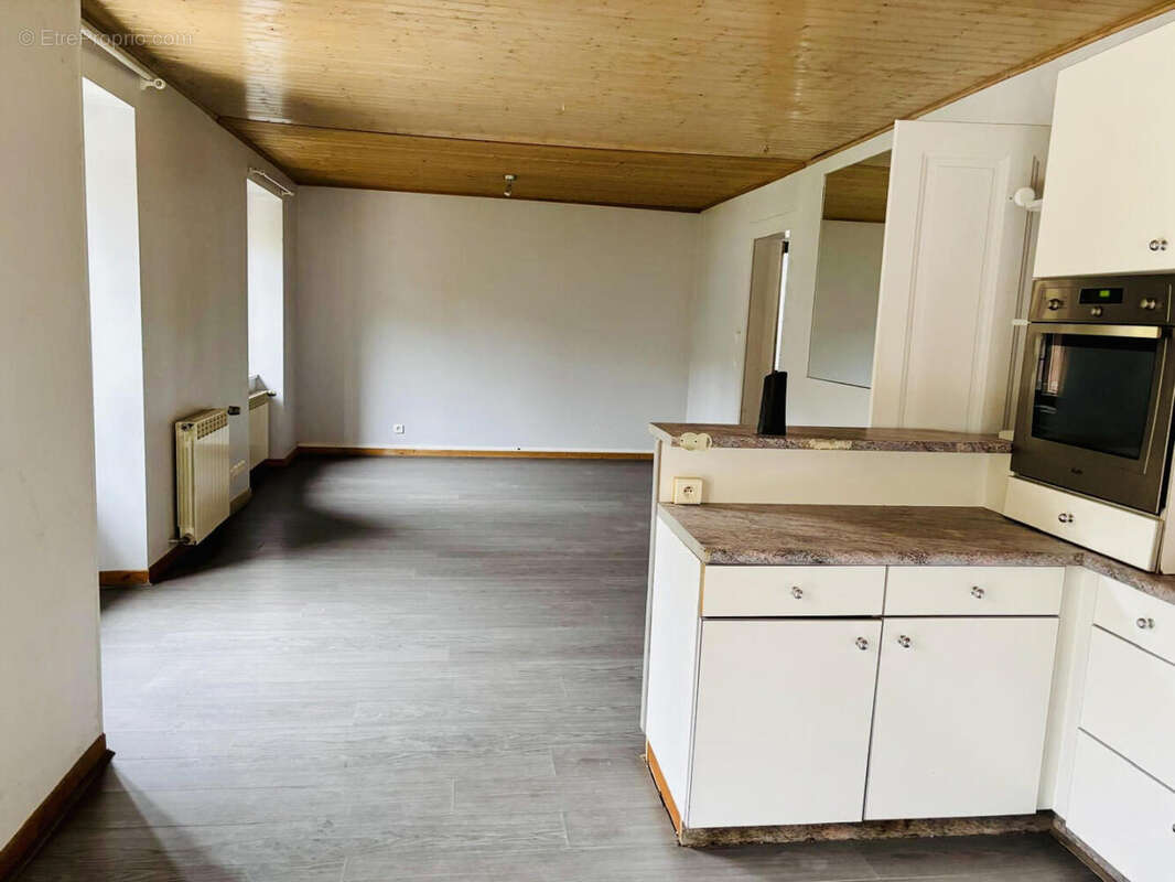 salon + - Maison à FILLINGES