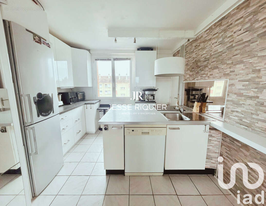 Photo 4 - Appartement à LE MESNIL-LE-ROI