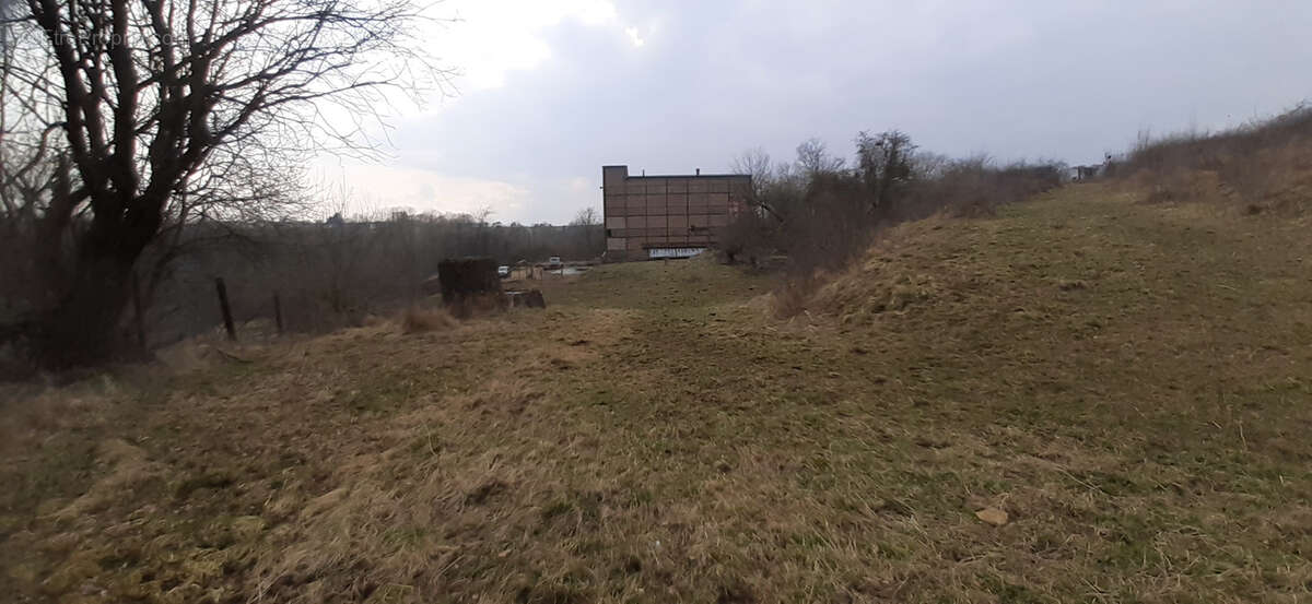 Propriété 50 ha avec chalet, étang, rivière, anciens bâtiments inductriels, prés, bois, terres - photo 12