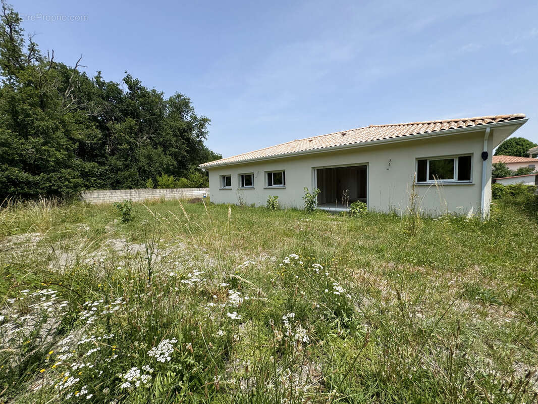 Maison à PAREMPUYRE