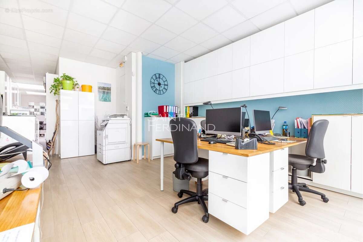 Commerce à PARIS-17E