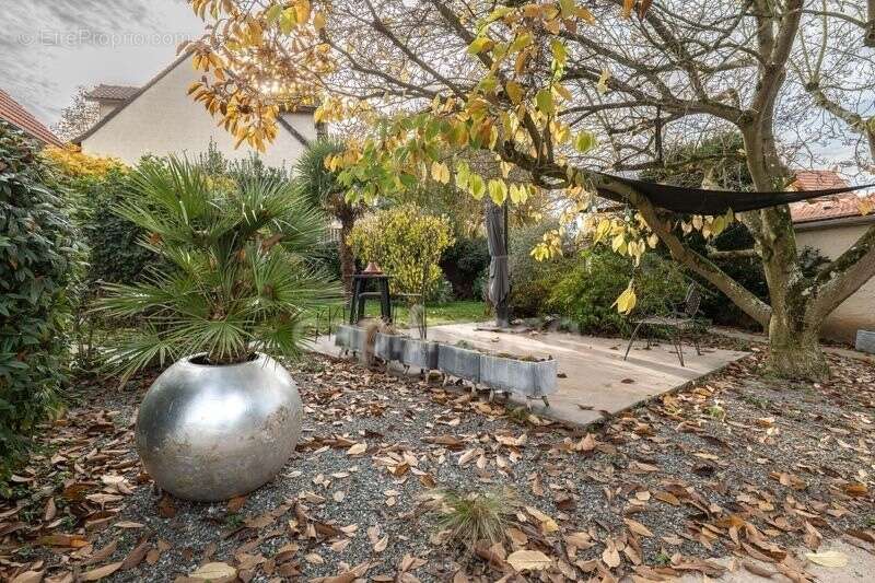 Maison à LES CLAYES-SOUS-BOIS