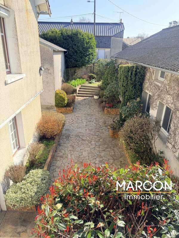 Maison à BUSSIERE-DUNOISE