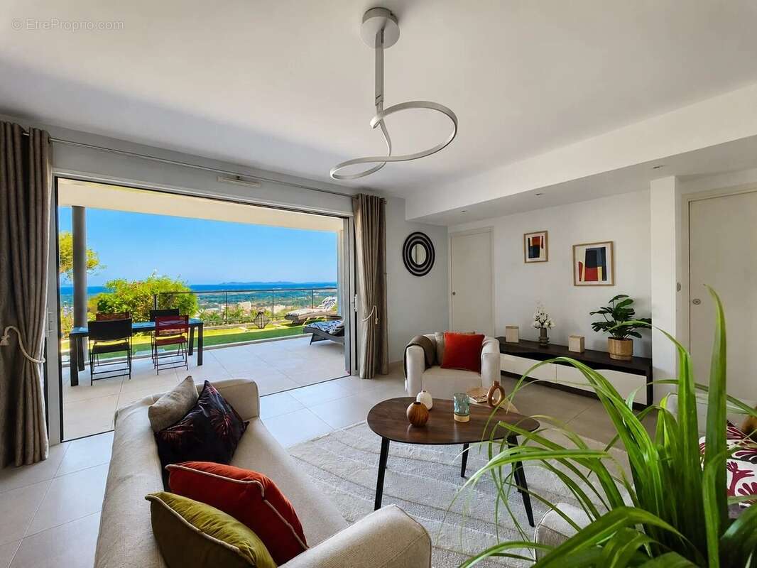 Hyères – Appartement esprit d’une villa, vue mer, jardin et double garage - photo 7