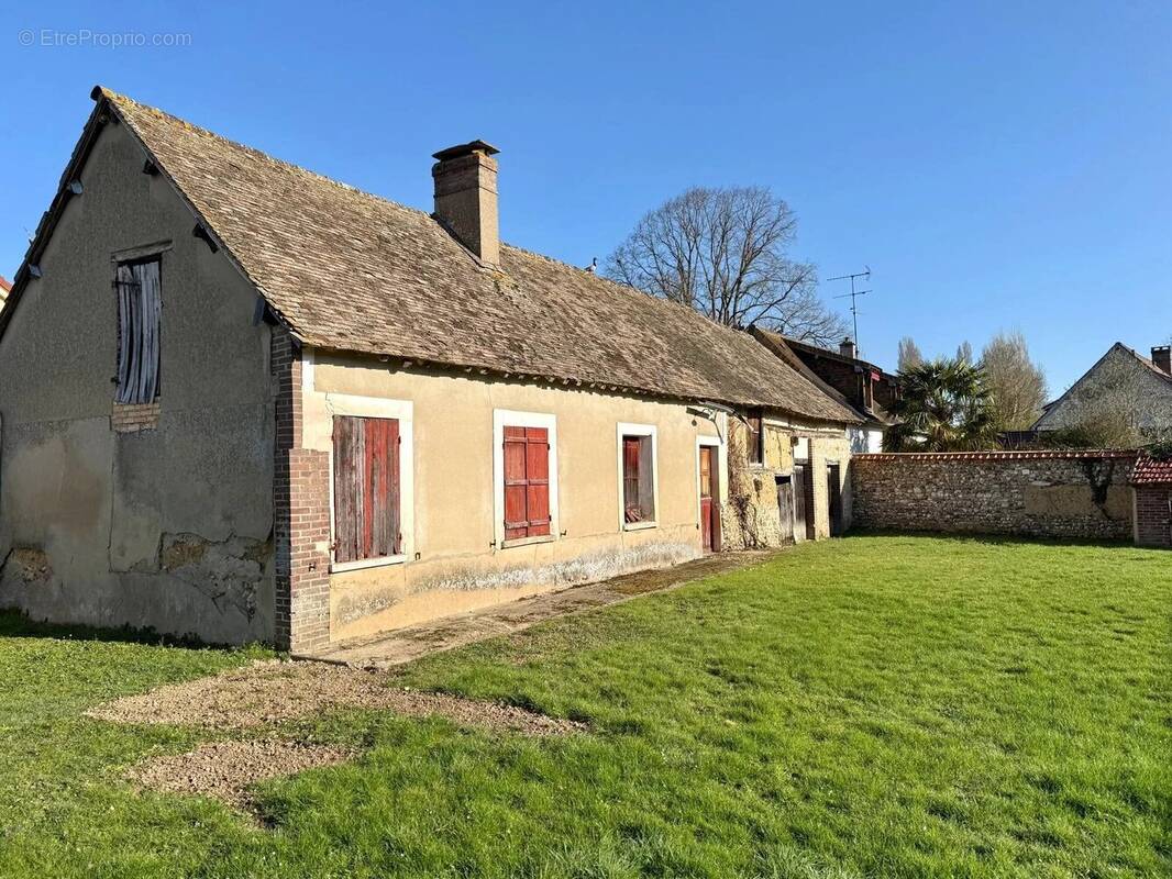 Maison à FONTAINE-SOUS-JOUY