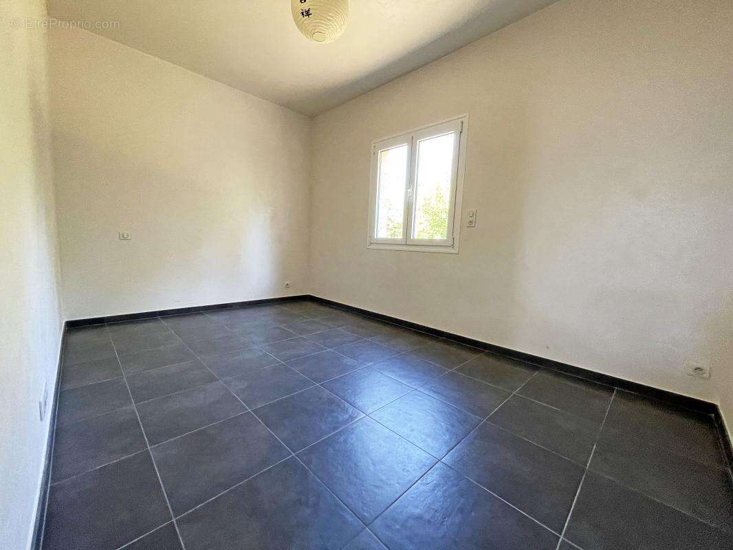 Maison à SAINT-PAUL-DE-SERRE