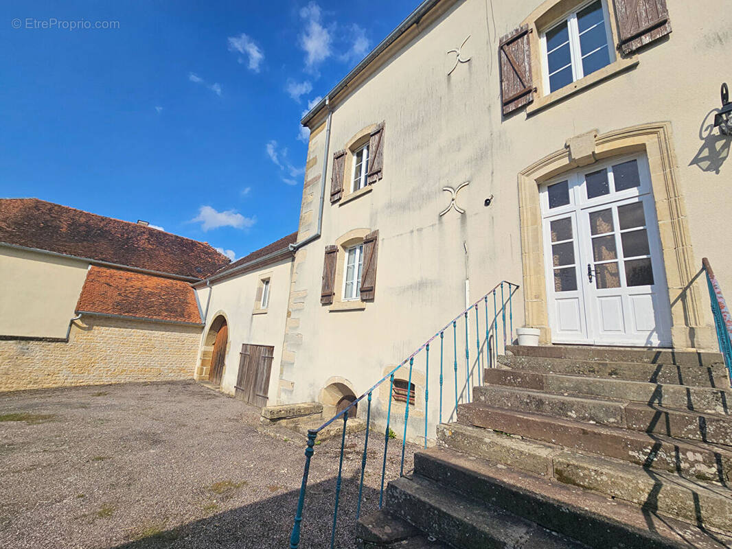 Maison à MENOUX