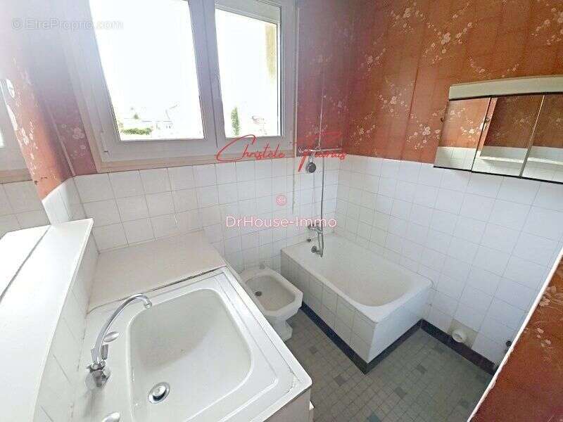 Maison à LOUVIGNE-DU-DESERT