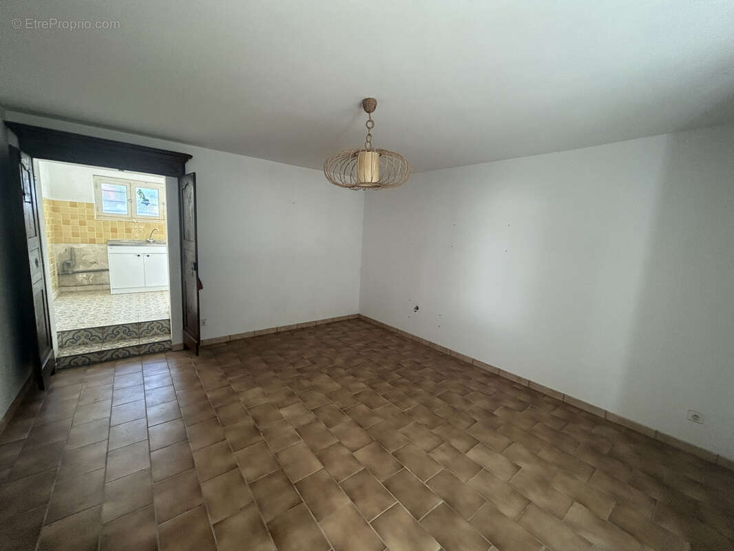 EXCLUSIVITE !! ASSIEU, Ferme 145 m2 habitables environ sur 2 niveaux et terrain. - photo 7