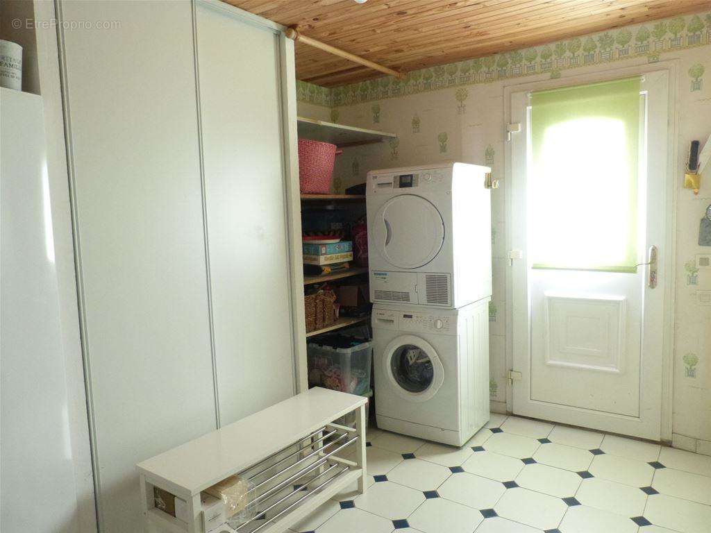 Cellier de 12m2 avec accès depuis l?extérieur - Maison à COLOMIERS