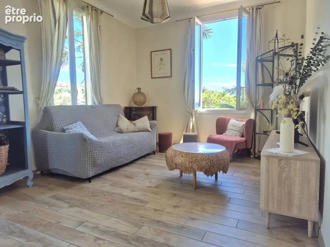 Haut de villa 3 p entièrement rénové avec jardin privatif 518m2 et garage vue mer et saint paul - photo 2