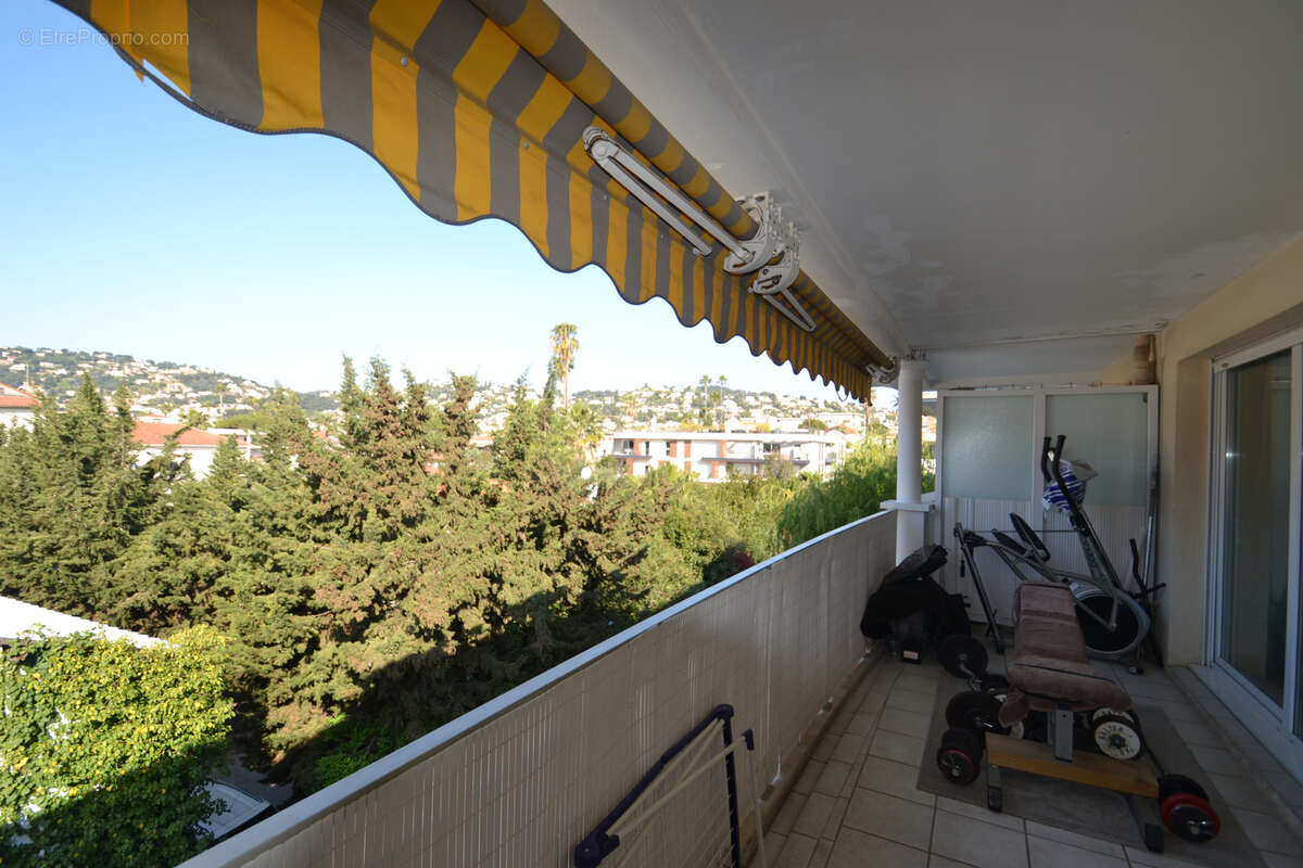 Appartement à VALLAURIS