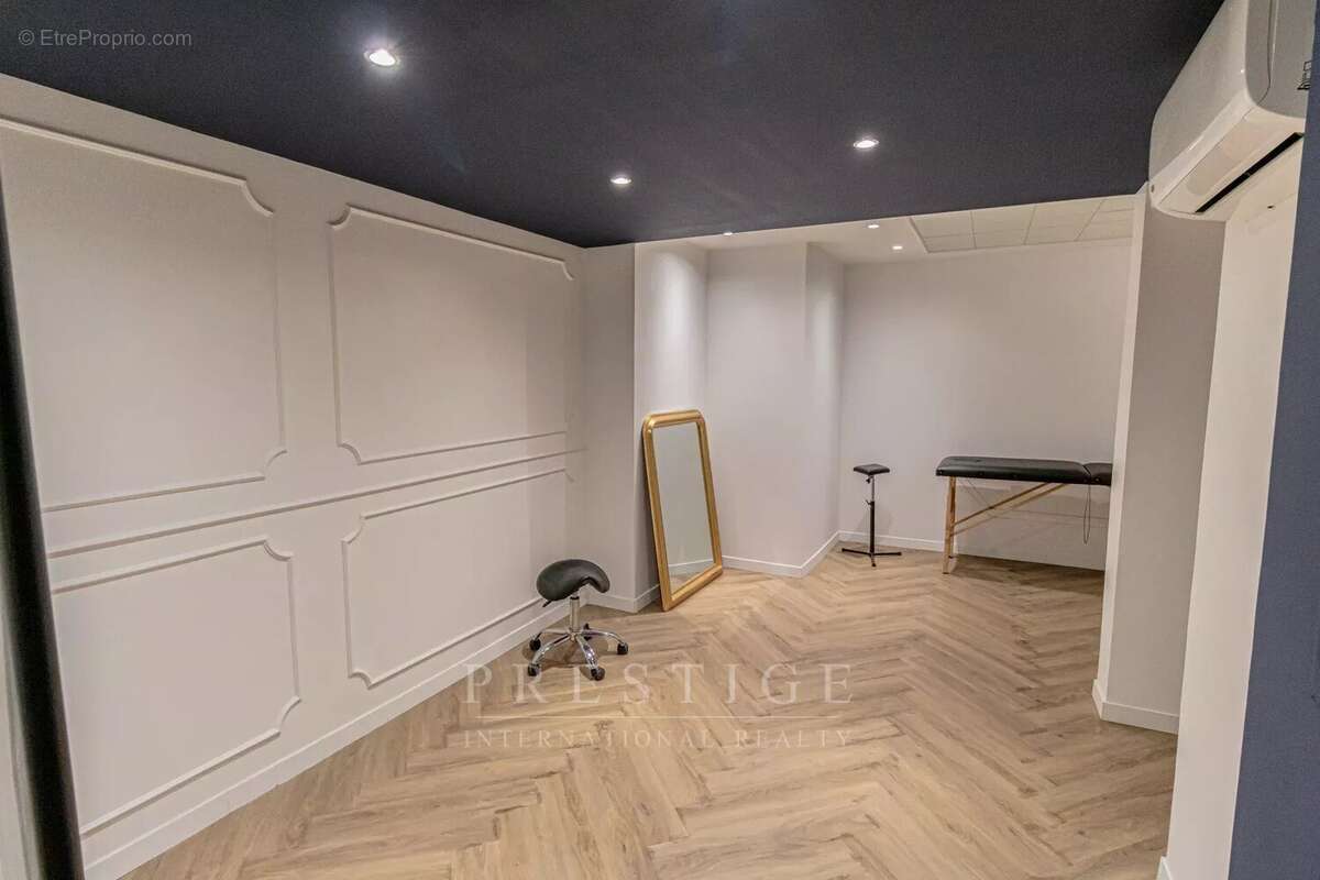 Juan les pins, murs à vendre avec garage - photo 5