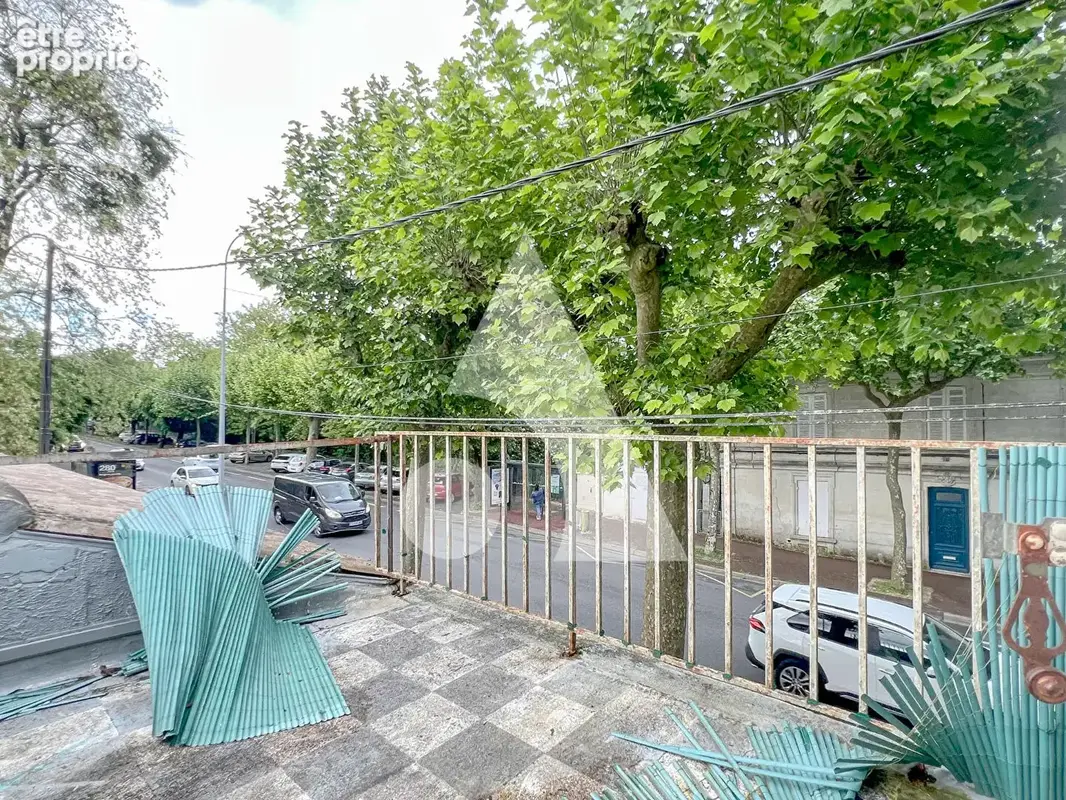 SAINTES rive gauche- Duplex terrasse à aménager - Saint Eutrope - photo 5