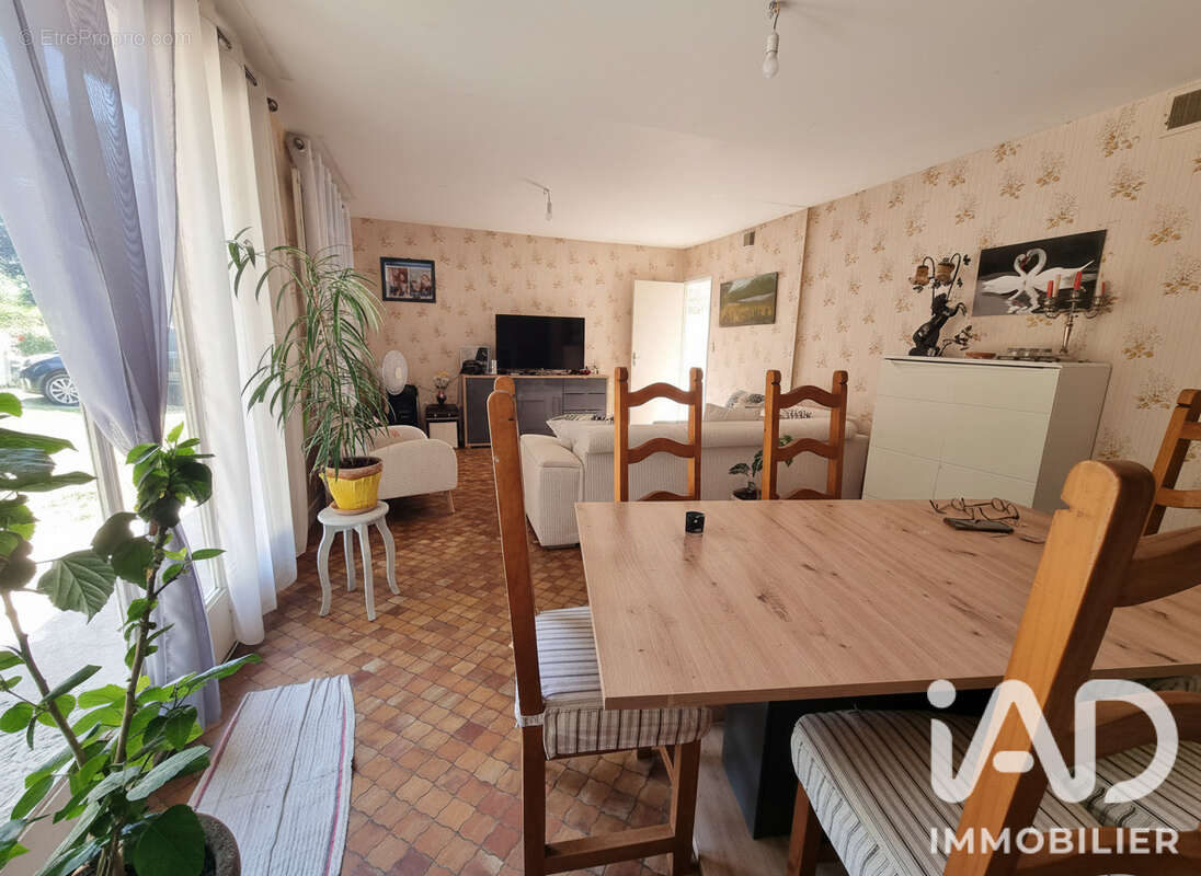 Maison 95 m² à Saint-Pierre-D'exideuil  - photo 4