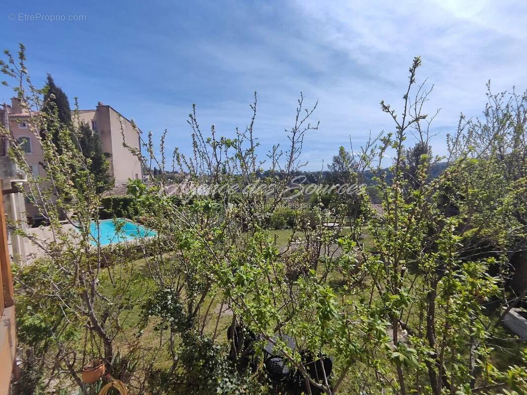 Appartement à VARAGES