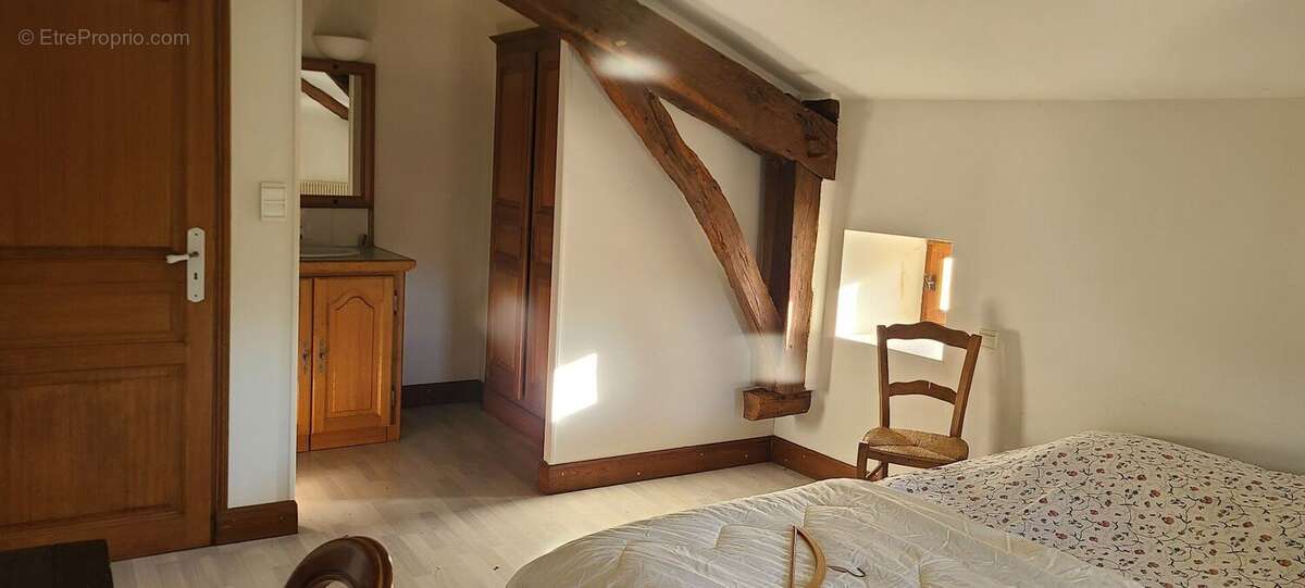 Projet famillial ou exploitation de gîte possible, pour ce très beau hameau à proximité de Roquecor - photo 6