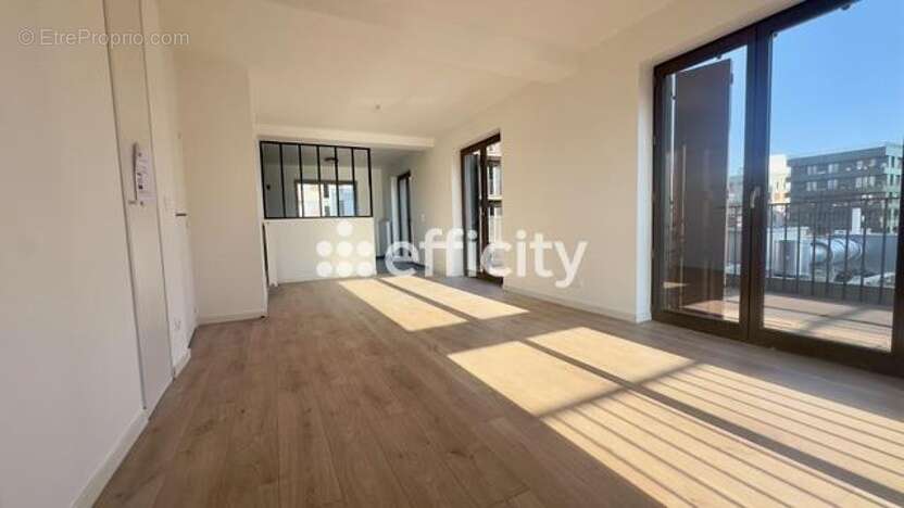 Appartement à NANTERRE