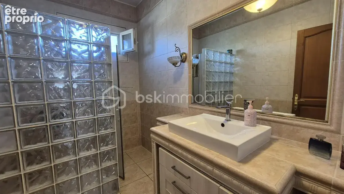 A vendre maison de ville 3 faces de 138m² sur terrain de 250m² a elne - centre ville - cinq chambres - garage exceptionnel - ver - photo 15