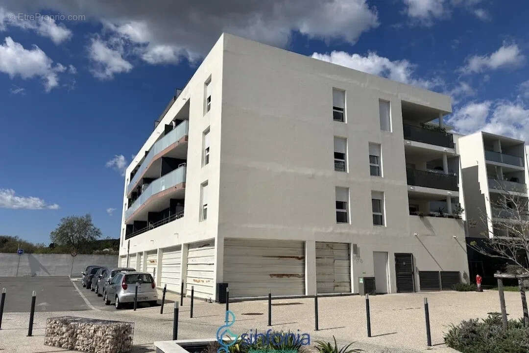 Commerce à JUVIGNAC