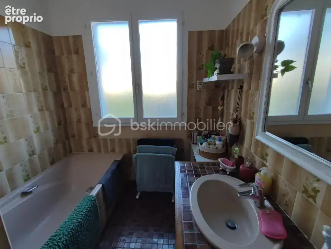 Pavillon sur sous-sol de 184 m² avec jardin et dépendance - photo 7