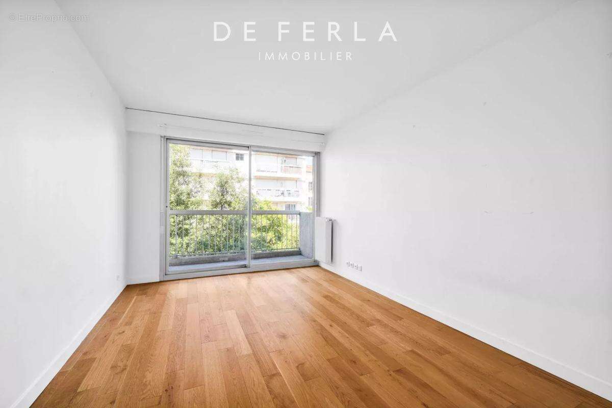 Paris XVᵉ – Appartement familial traversant avec doubles balcons et parking - photo 8