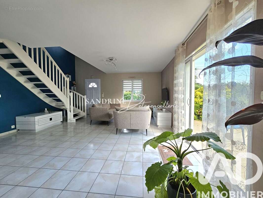 Maison 136 m² à La Chapelle-Sur-Erdre  - photo 2