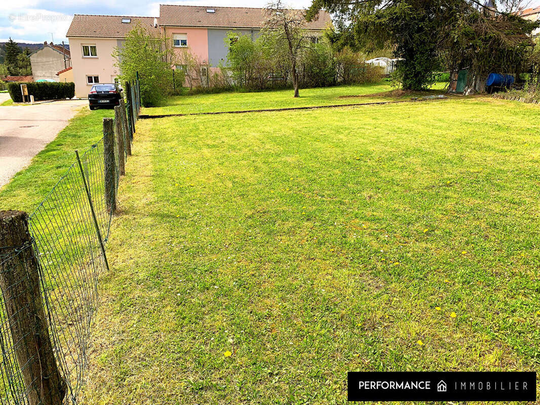 Terrain à VANNES-LE-CHATEL