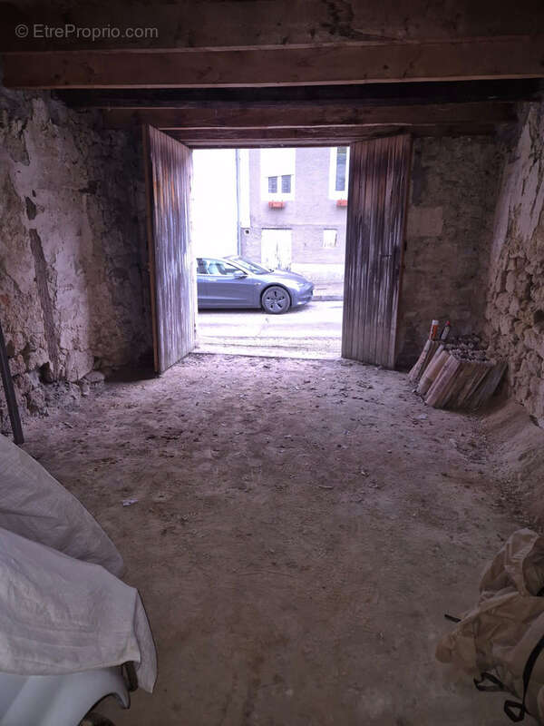 Parking à SAUVETERRE-DE-GUYENNE