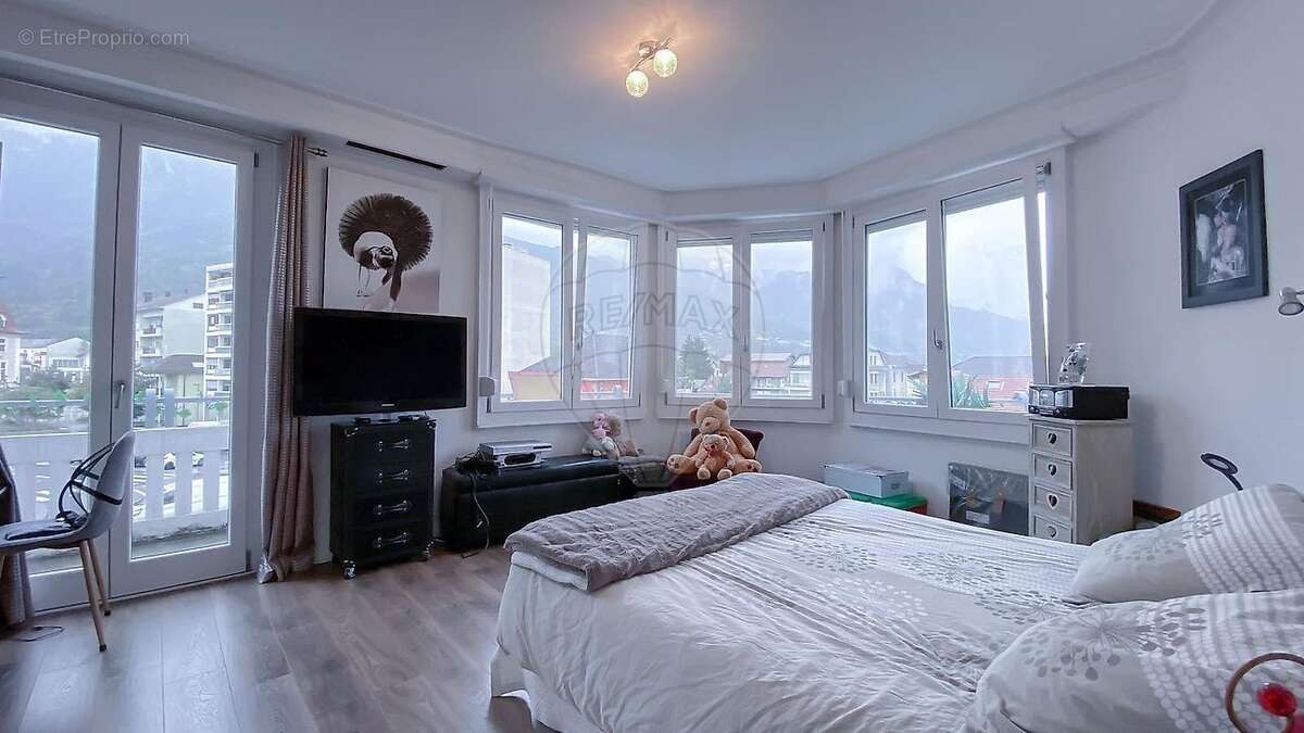 Appartement à ETREMBIERES