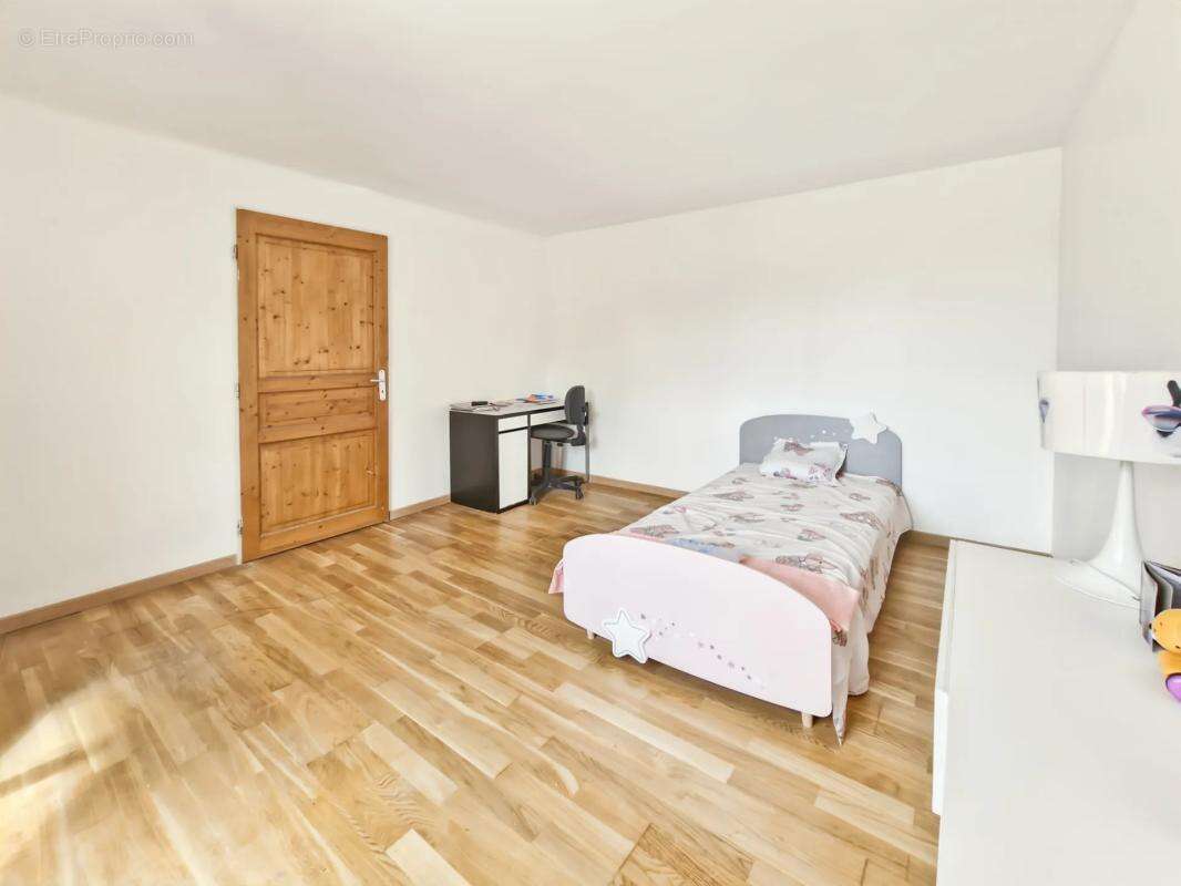 Maison à MONTREUIL-AUX-LIONS