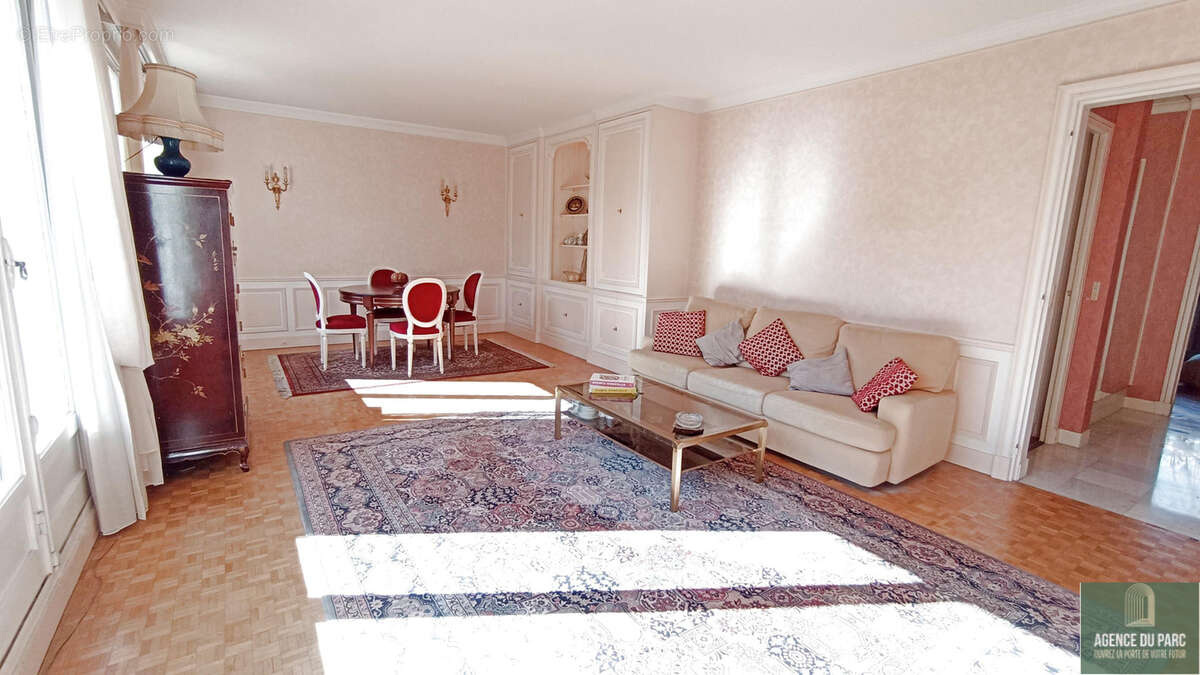 Appartement à VILLE-D'AVRAY