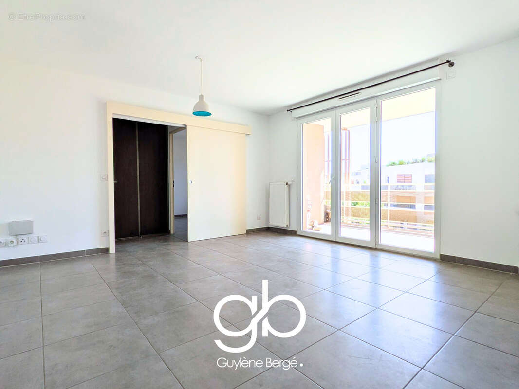 Appartement - grande terrasse - résidence récente -garage box ferme-investissement locatif- 1er achat- montpellier croix d'argen - photo 2