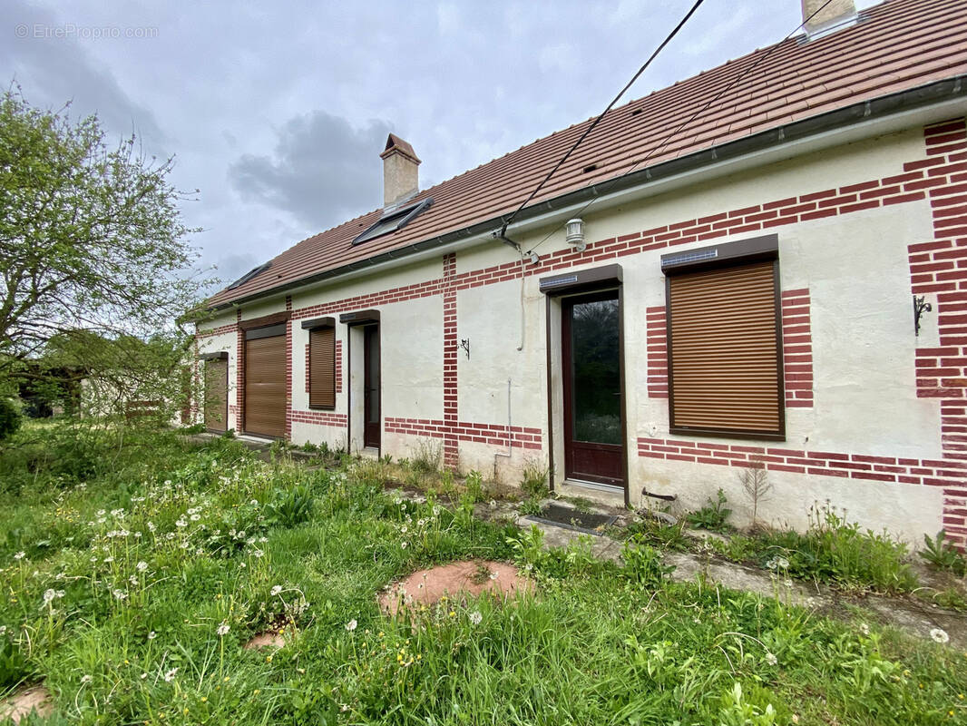 Maison à PARAY-LE-FRESIL
