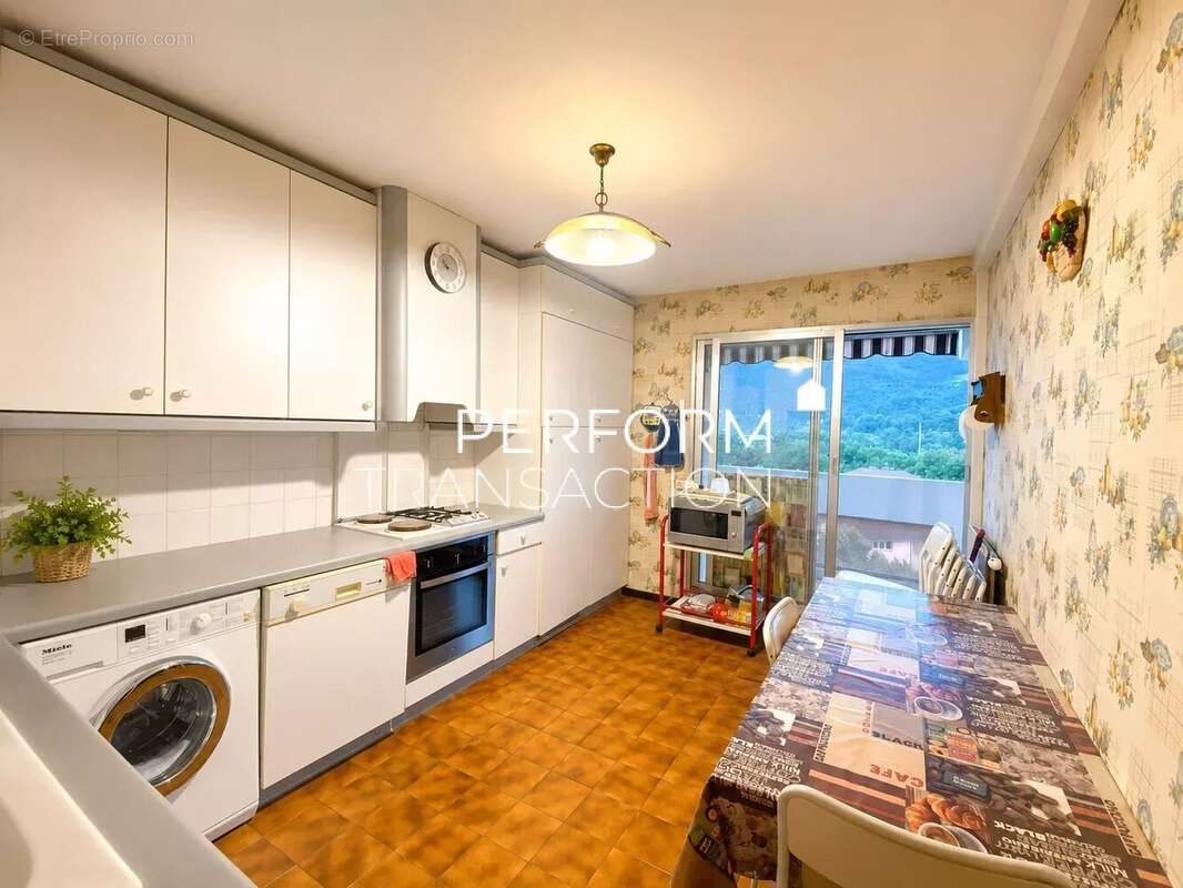 ÉCHIROLLES – T4 de 101 m² avec garage, balcon et vue panoramique sur les montagnes - photo 2
